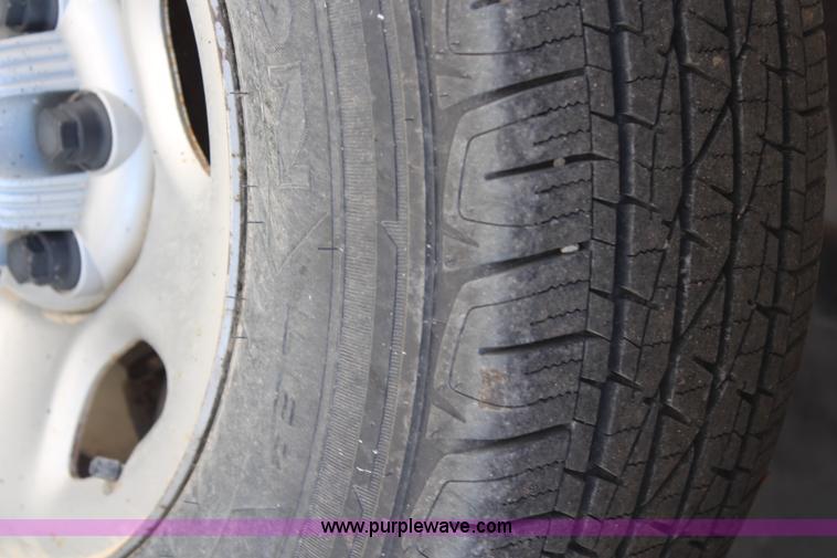 image for item H6805 2004 Chevrolet Silverado 1500 pickup truck