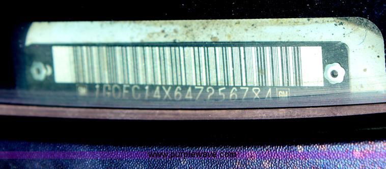 image for item H6805 2004 Chevrolet Silverado 1500 pickup truck