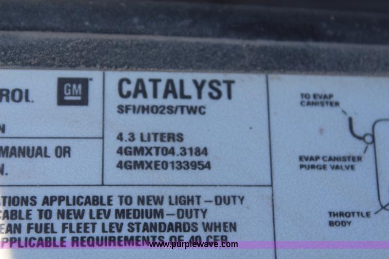 image for item H6880 2004 Chevrolet Silverado 1500 pickup truck