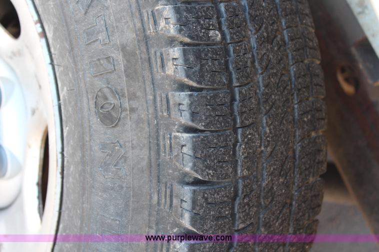 image for item H6880 2004 Chevrolet Silverado 1500 pickup truck