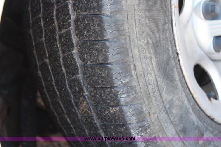 image for item H6880 2004 Chevrolet Silverado 1500 pickup truck