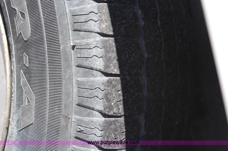 image for item H6880 2004 Chevrolet Silverado 1500 pickup truck