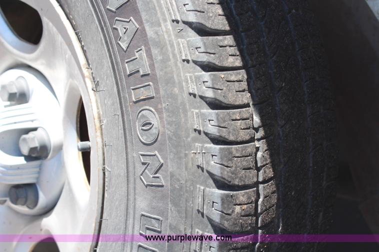 image for item H6880 2004 Chevrolet Silverado 1500 pickup truck