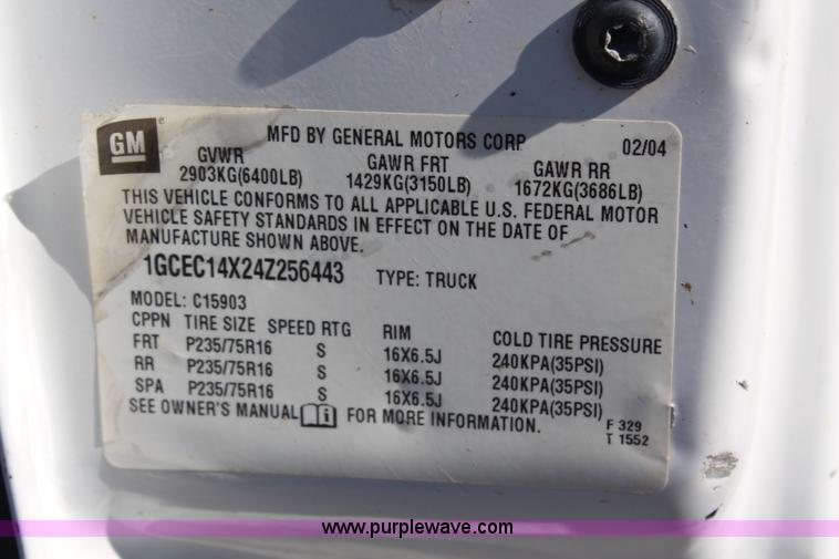 image for item H6880 2004 Chevrolet Silverado 1500 pickup truck