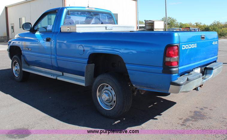 image for item H6881 2001 Dodge Ram 2500 pickup truck