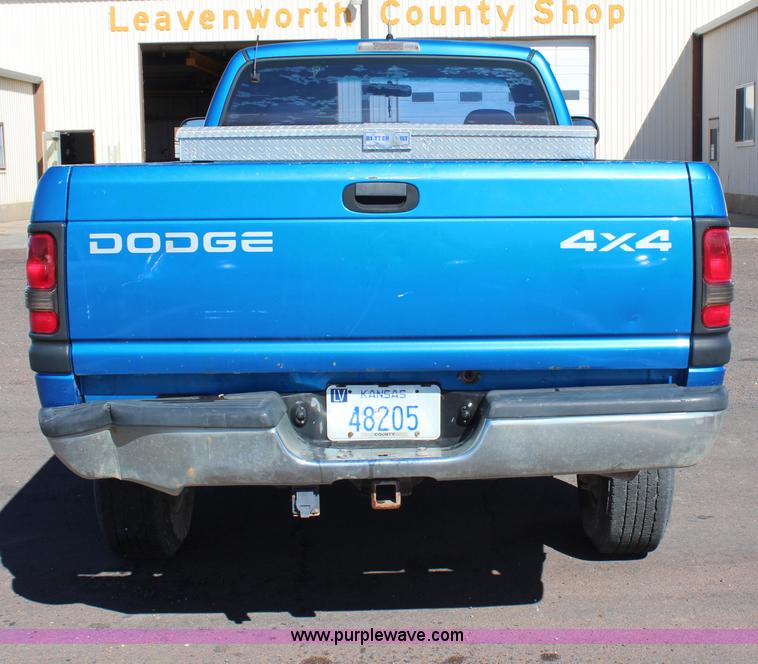 image for item H6881 2001 Dodge Ram 2500 pickup truck