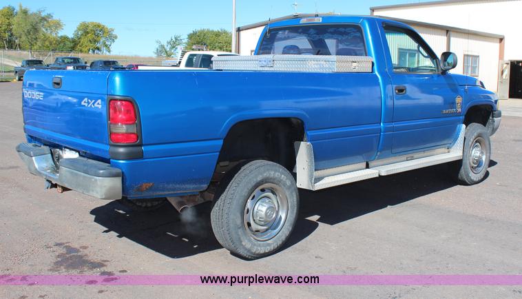 image for item H6881 2001 Dodge Ram 2500 pickup truck