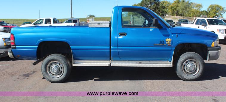 image for item H6881 2001 Dodge Ram 2500 pickup truck
