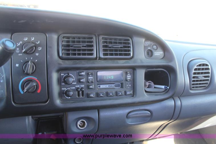 image for item H6881 2001 Dodge Ram 2500 pickup truck