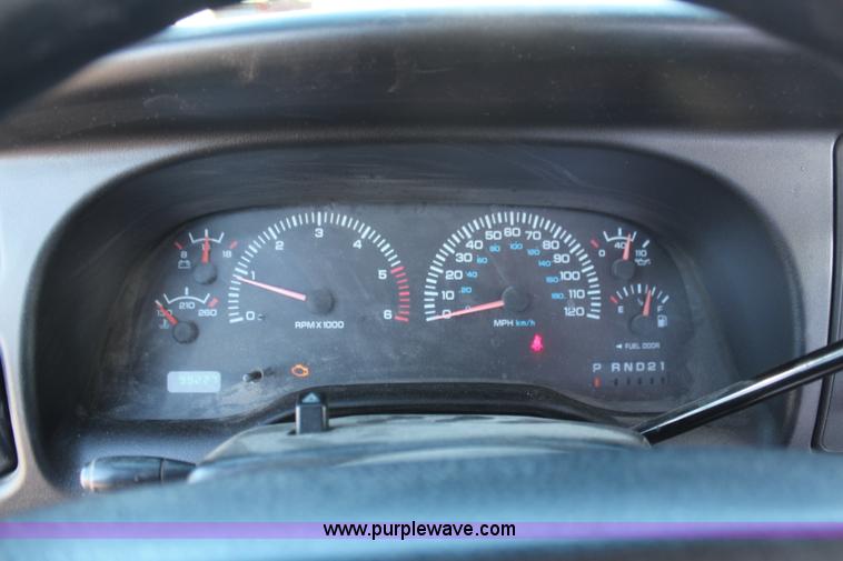 image for item H6881 2001 Dodge Ram 2500 pickup truck