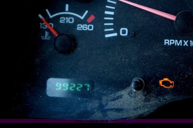 image for item H6881 2001 Dodge Ram 2500 pickup truck