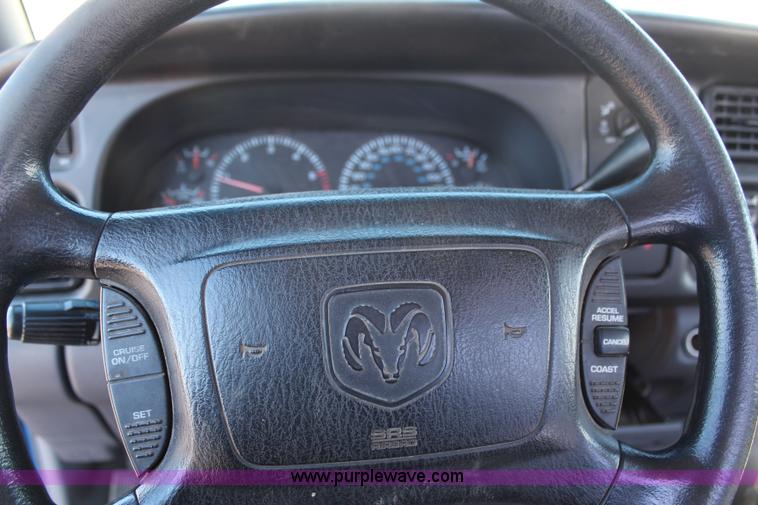 image for item H6881 2001 Dodge Ram 2500 pickup truck