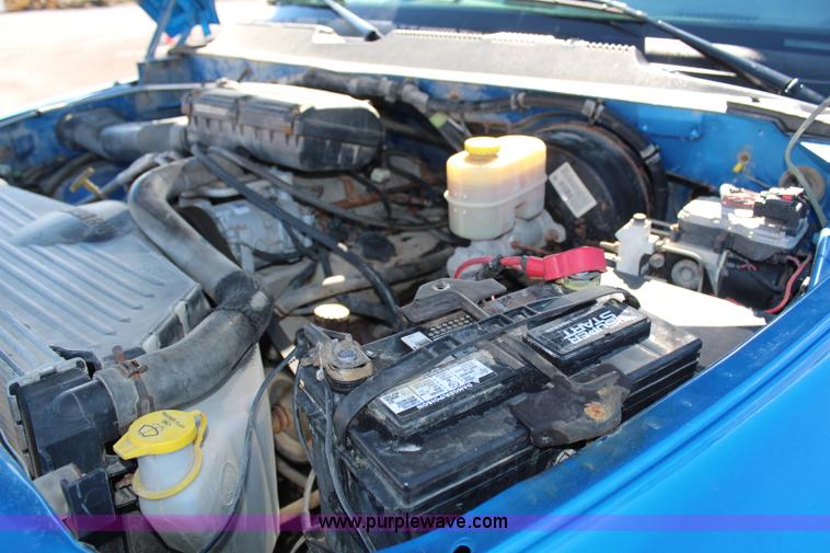 image for item H6881 2001 Dodge Ram 2500 pickup truck