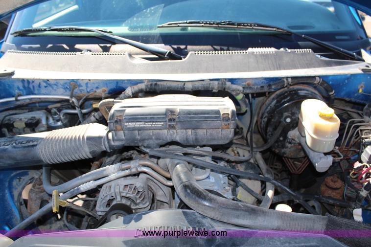 image for item H6881 2001 Dodge Ram 2500 pickup truck