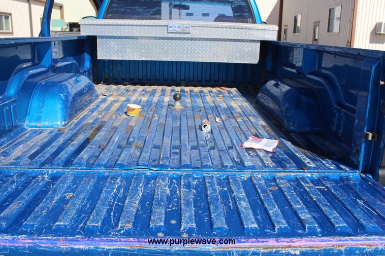 image for item H6881 2001 Dodge Ram 2500 pickup truck