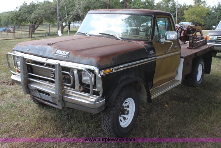 image for item H7332 1979 Ford F250 flatbed pickup truck