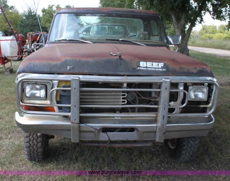 image for item H7332 1979 Ford F250 flatbed pickup truck
