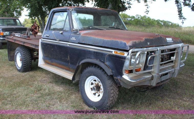 image for item H7332 1979 Ford F250 flatbed pickup truck