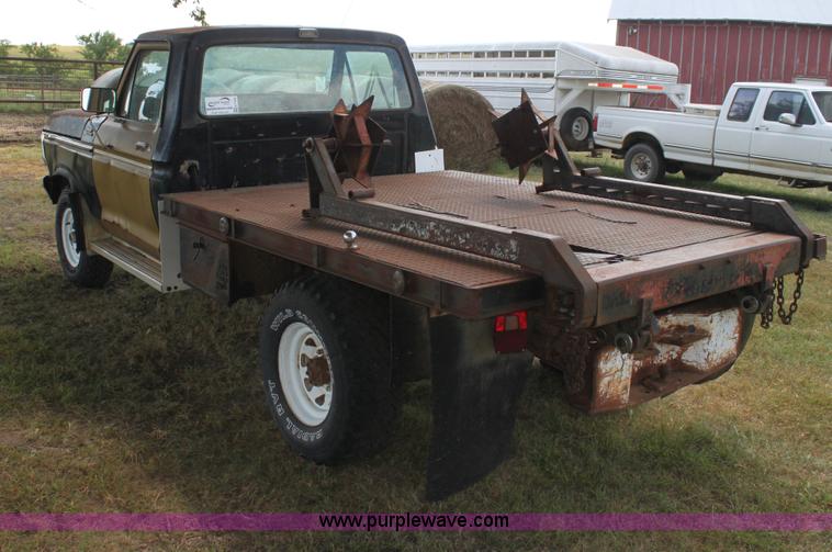 image for item H7332 1979 Ford F250 flatbed pickup truck
