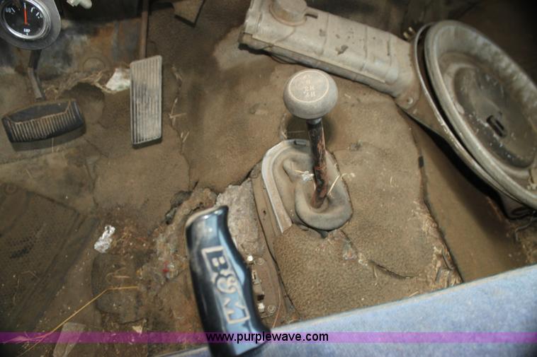 image for item H7332 1979 Ford F250 flatbed pickup truck