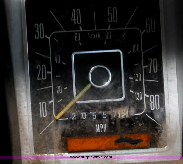 image for item H7332 1979 Ford F250 flatbed pickup truck