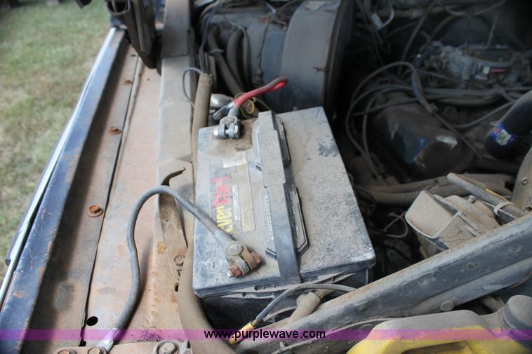 image for item H7332 1979 Ford F250 flatbed pickup truck