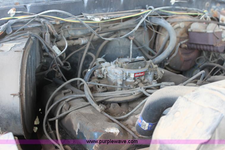 image for item H7332 1979 Ford F250 flatbed pickup truck