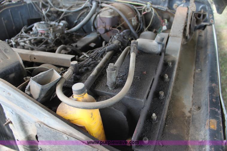 image for item H7332 1979 Ford F250 flatbed pickup truck