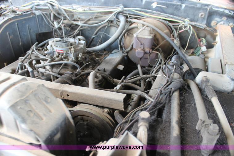 image for item H7332 1979 Ford F250 flatbed pickup truck