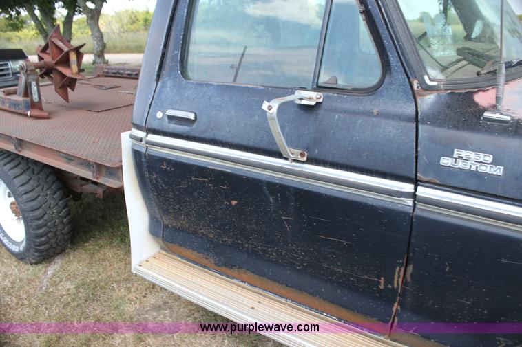 image for item H7332 1979 Ford F250 flatbed pickup truck