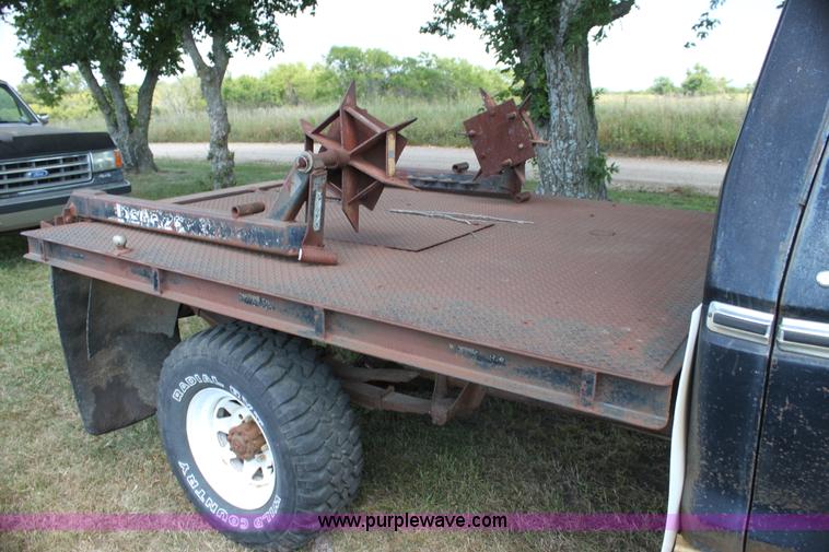 image for item H7332 1979 Ford F250 flatbed pickup truck