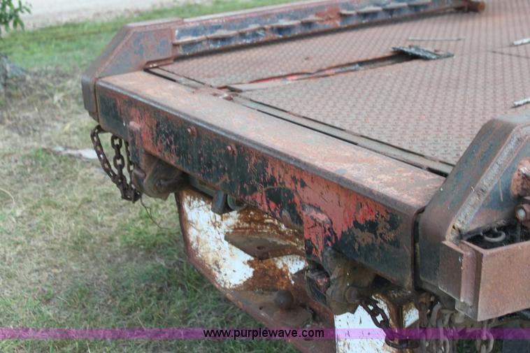 image for item H7332 1979 Ford F250 flatbed pickup truck