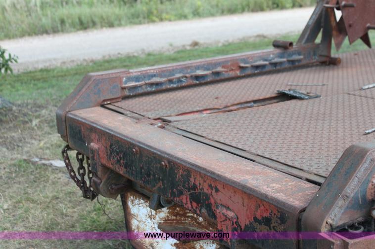 image for item H7332 1979 Ford F250 flatbed pickup truck