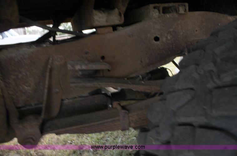 image for item H7332 1979 Ford F250 flatbed pickup truck