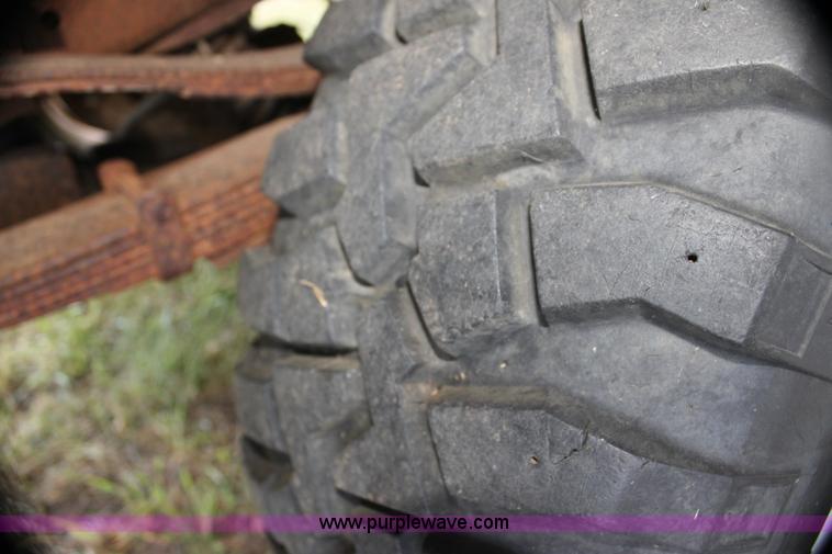 image for item H7332 1979 Ford F250 flatbed pickup truck