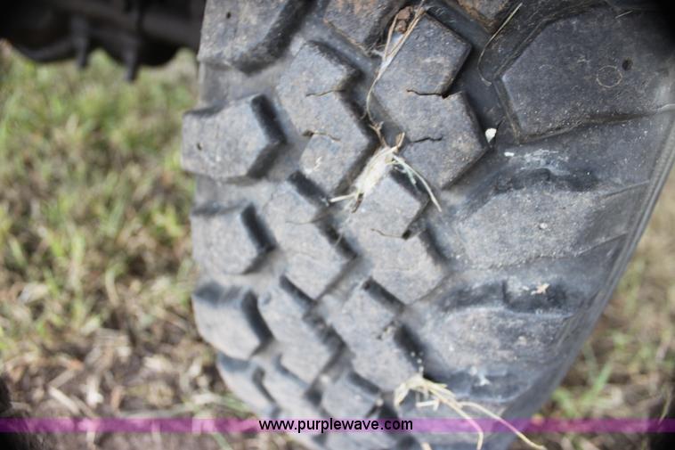 image for item H7332 1979 Ford F250 flatbed pickup truck