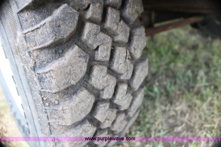 image for item H7332 1979 Ford F250 flatbed pickup truck