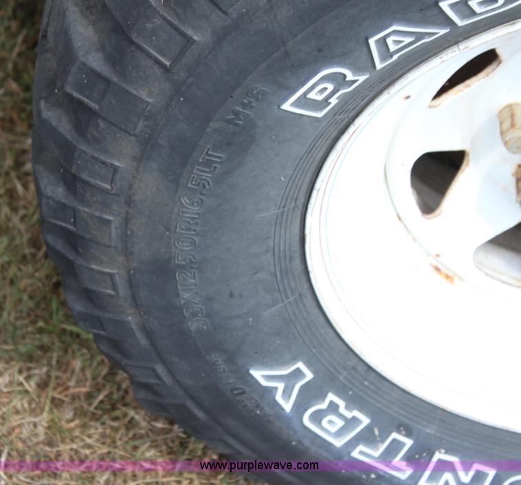 image for item H7332 1979 Ford F250 flatbed pickup truck