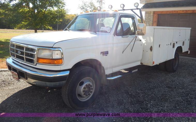 image for item H9580 1997 Ford F450 Super Duty XLT utility truck