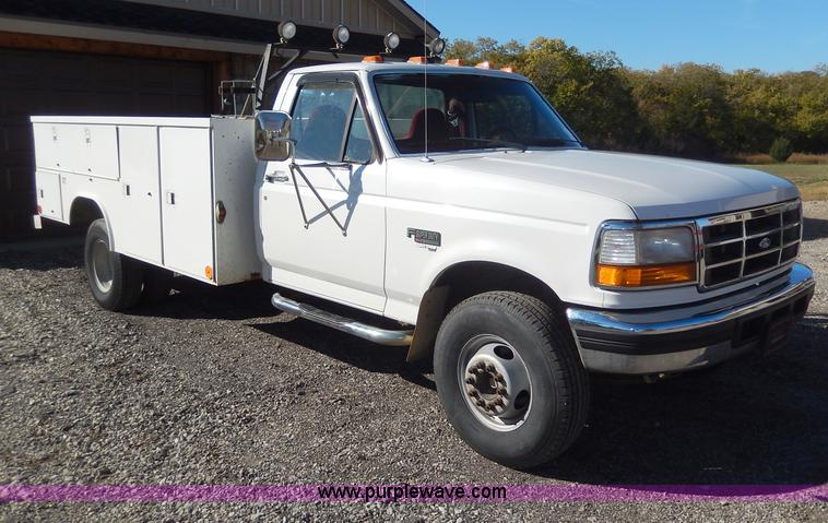 image for item H9580 1997 Ford F450 Super Duty XLT utility truck