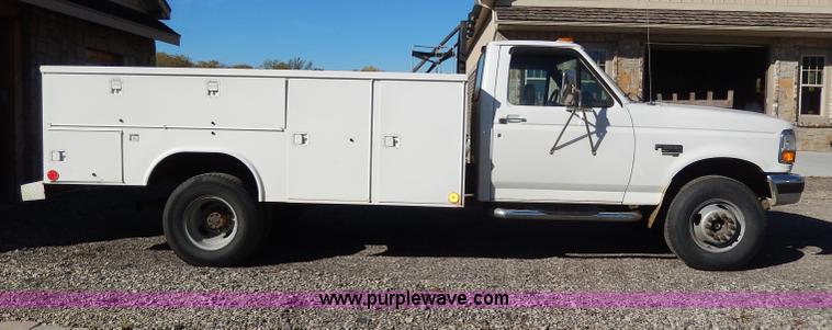 image for item H9580 1997 Ford F450 Super Duty XLT utility truck
