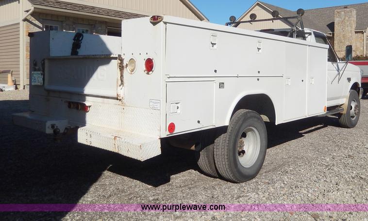 image for item H9580 1997 Ford F450 Super Duty XLT utility truck