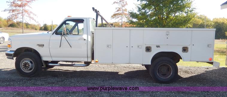 image for item H9580 1997 Ford F450 Super Duty XLT utility truck