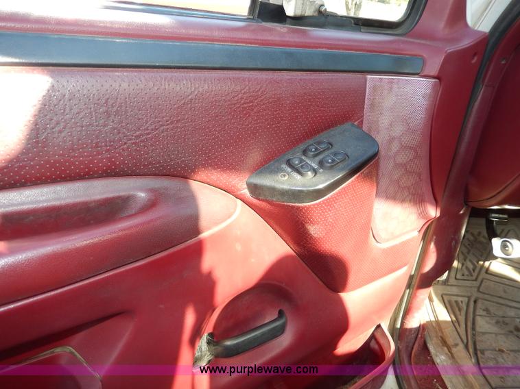 image for item H9580 1997 Ford F450 Super Duty XLT utility truck