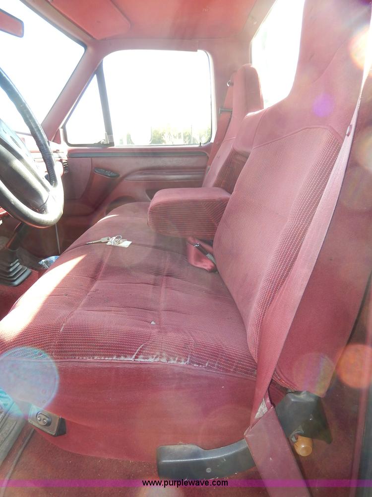 image for item H9580 1997 Ford F450 Super Duty XLT utility truck