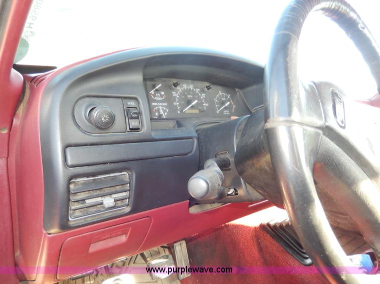 image for item H9580 1997 Ford F450 Super Duty XLT utility truck