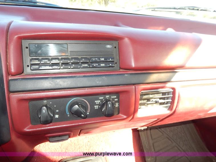 image for item H9580 1997 Ford F450 Super Duty XLT utility truck