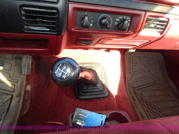 image for item H9580 1997 Ford F450 Super Duty XLT utility truck