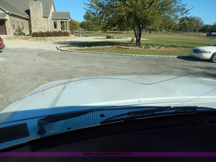 image for item H9580 1997 Ford F450 Super Duty XLT utility truck