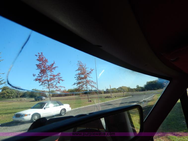 image for item H9580 1997 Ford F450 Super Duty XLT utility truck